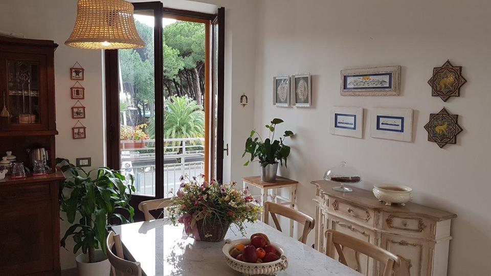 Brezza Marina Bed & Breakfast Marina Di Carrara Exterior photo